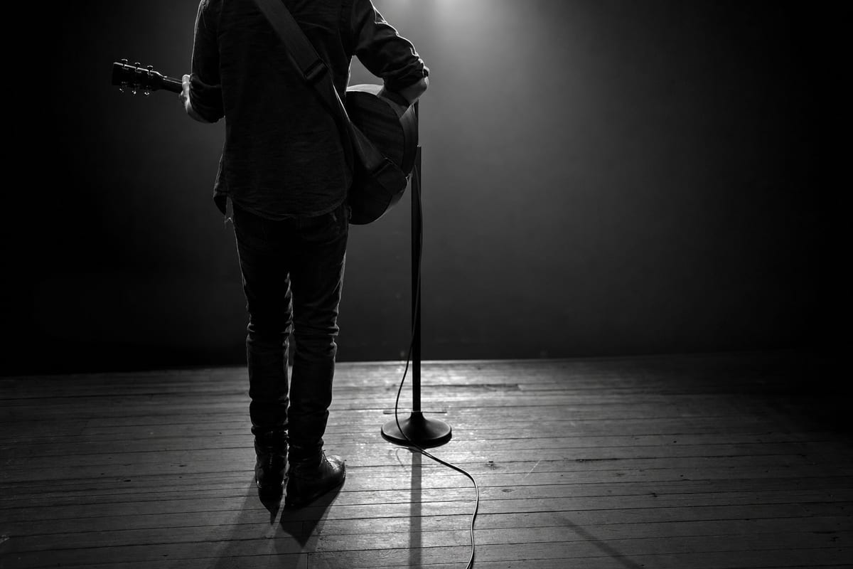 Noah Gundersen's Lover and Pacific Northwest Singer-Songwriter Identity